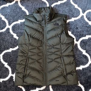 The North Face Puffy Vest - brand new